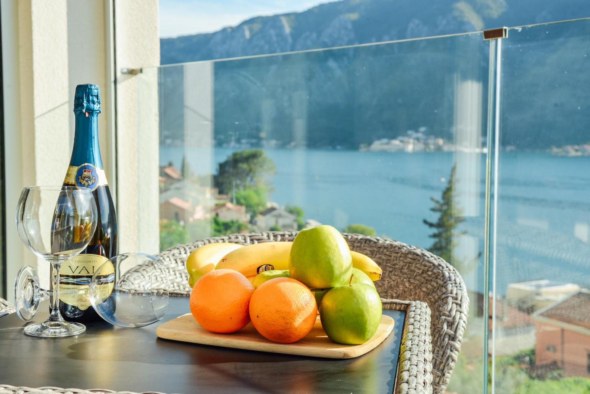 Sea View Apartment For 4 Kotor Bagian luar foto