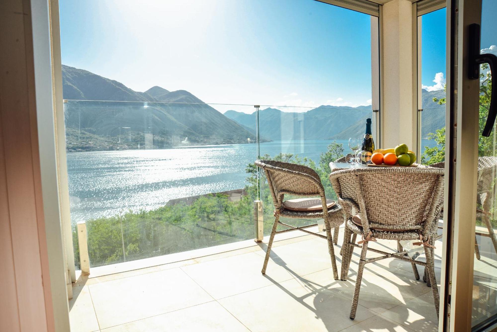 Sea View Apartment For 4 Kotor Bagian luar foto