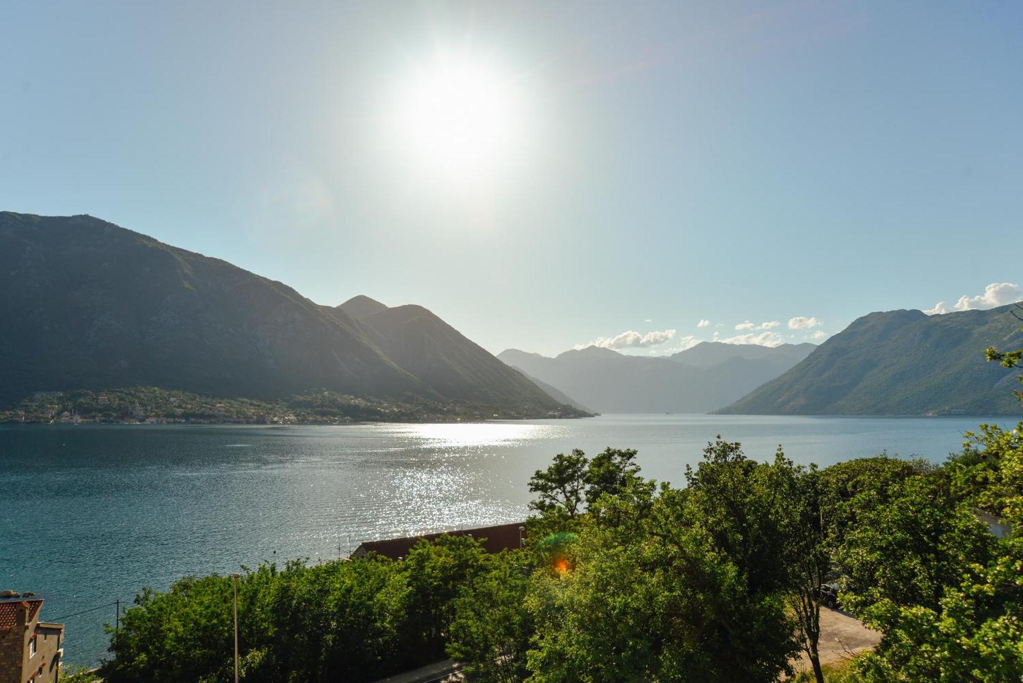 Sea View Apartment For 4 Kotor Bagian luar foto