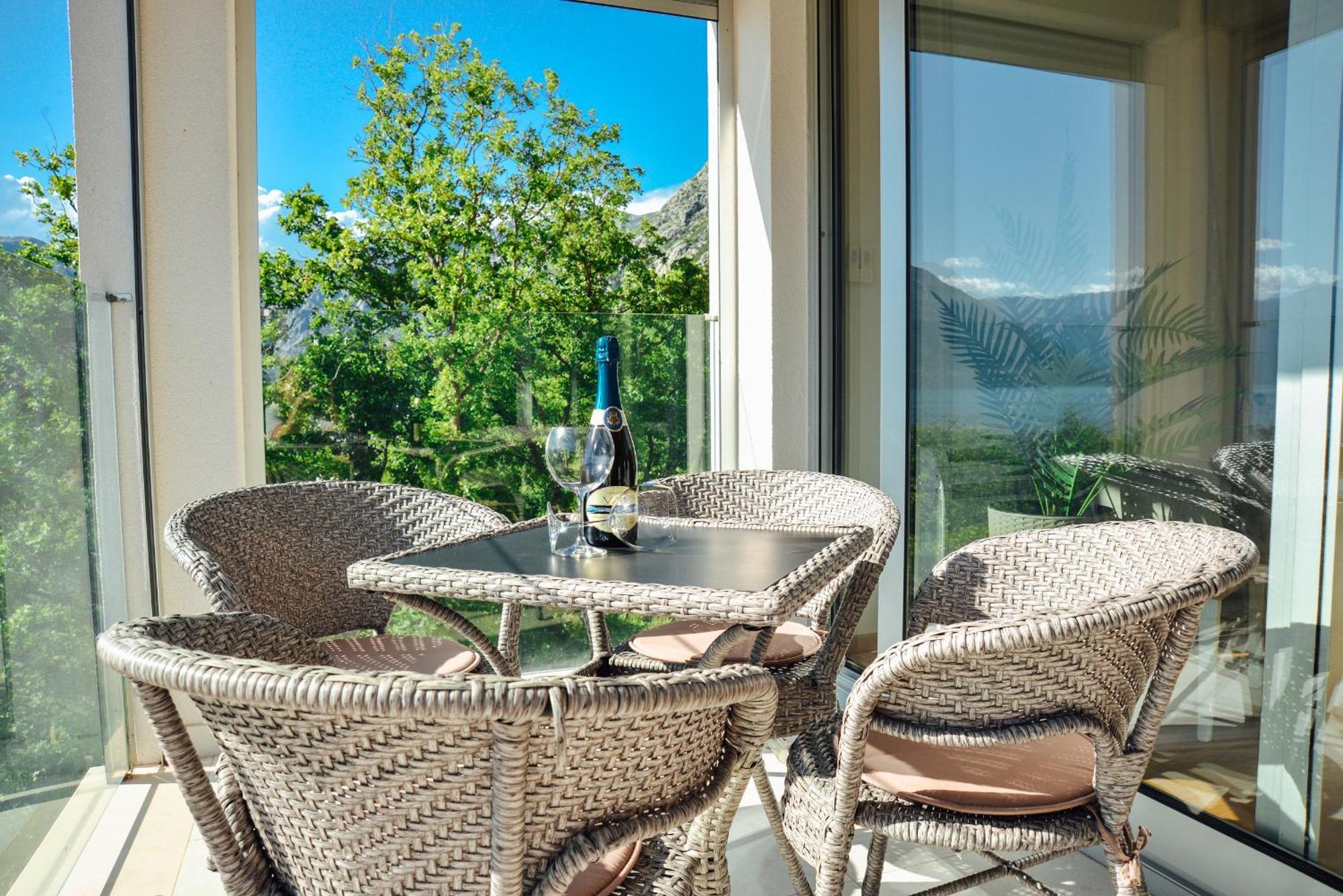 Sea View Apartment For 4 Kotor Bagian luar foto