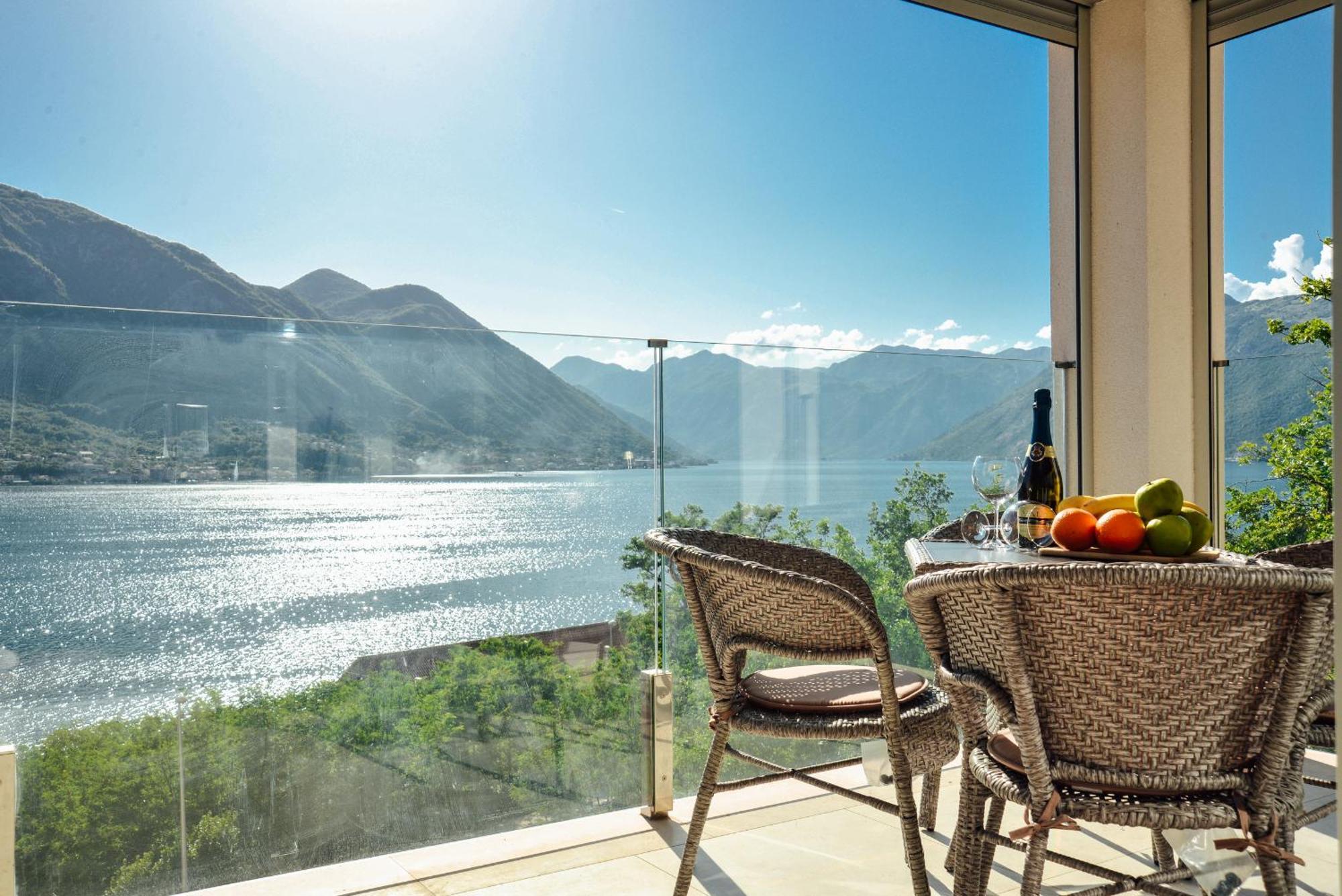 Sea View Apartment For 4 Kotor Bagian luar foto