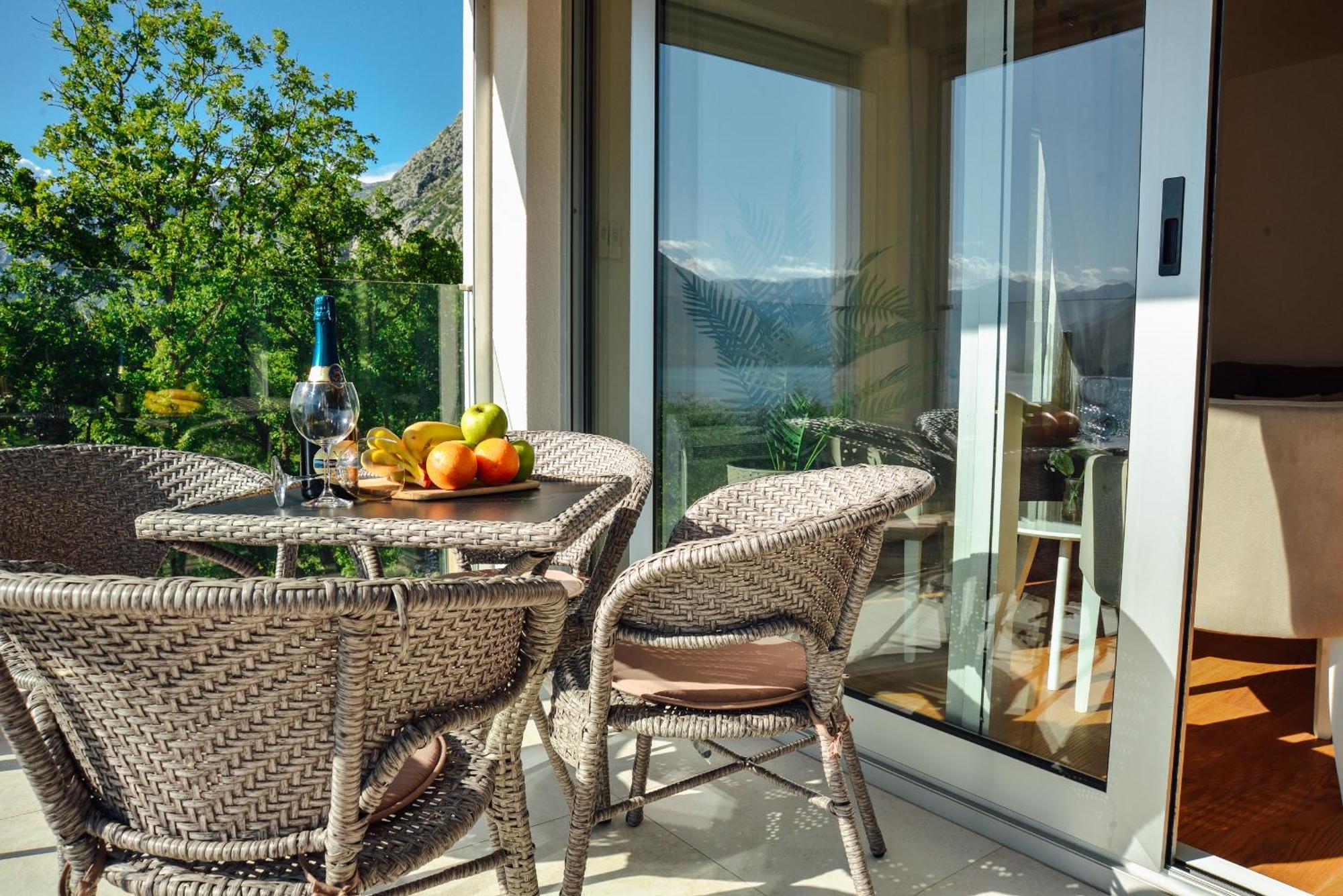 Sea View Apartment For 4 Kotor Bagian luar foto