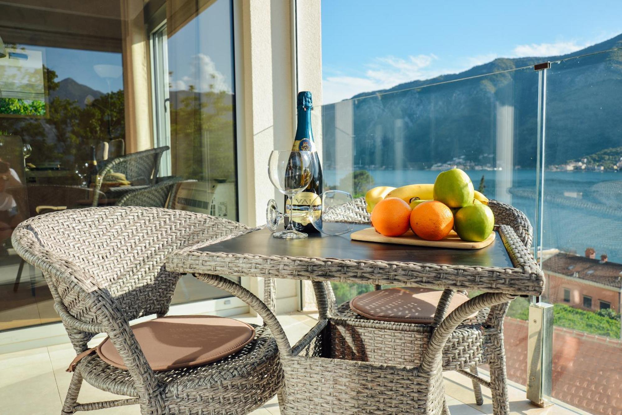 Sea View Apartment For 4 Kotor Bagian luar foto